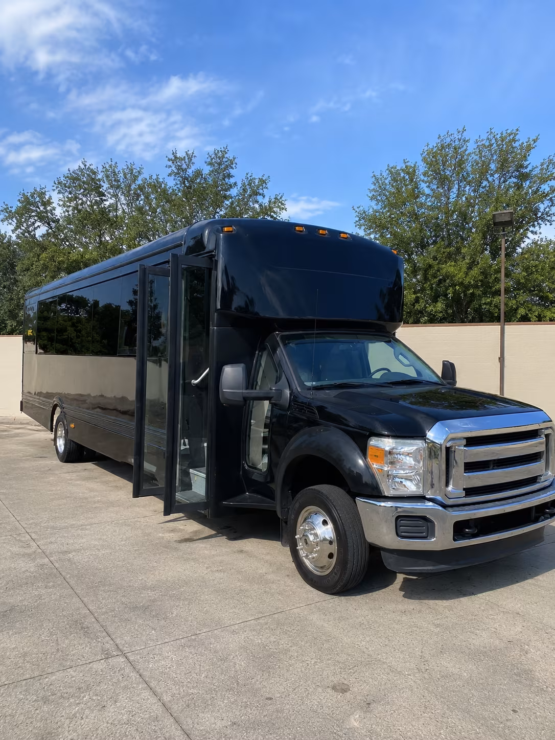 mission viejo 20 passenger party bus